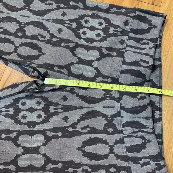 THE UPSIDE Pattern 3/4 Crop Leggings - Picture 12 of 13